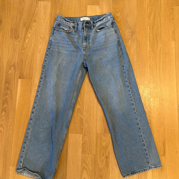 Women’s Abercrombie “The slouchy jean” mid rise - Picture 2 of 4